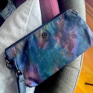 Lululemon wristlet Beautiful Print Unusual